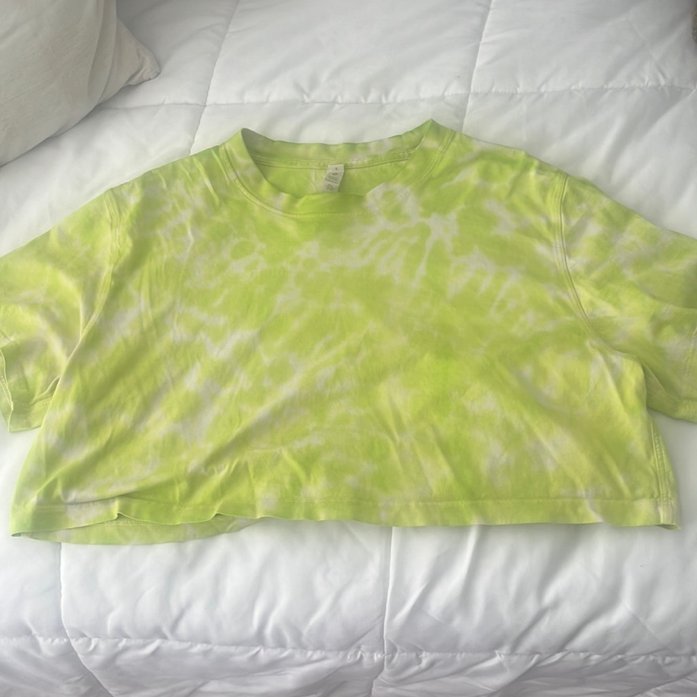 Cropped Lululemon shirt